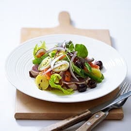 Σαλάτα Nicoise με ψητό τόνο Σαλάτα Nicoise με ψητό τόνο