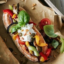 Ciabatta με caponata και σκοτύρι Ίου