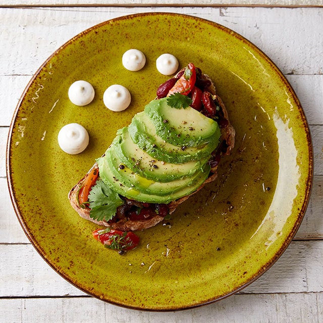 Open Face Sandwiches με Μαύρα Φασόλια και Αβοκάντο Open Face Sandwiches με Μαύρα Φασόλια και Αβοκάντο