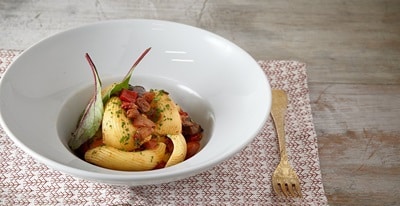 Knorr Πικάντικη Σάλτσα με Τσίλι και Τομάτα 1 lt - Η γεύση της τομάτας ισορροπεί τέλεια με τις πιπεριές τσίλι, δημιουργώντας την Knorr Πικάντικη Σάλτσα με Τσίλι και Τομάτα,  μια εκλεκτή σάλτσα για χοιρινό, κοτόπουλο ή ψάρι
