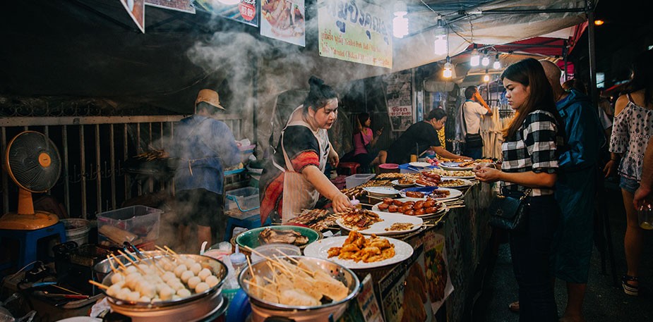 Ταϊλανδέζικη κουζίνα. Street food market.
